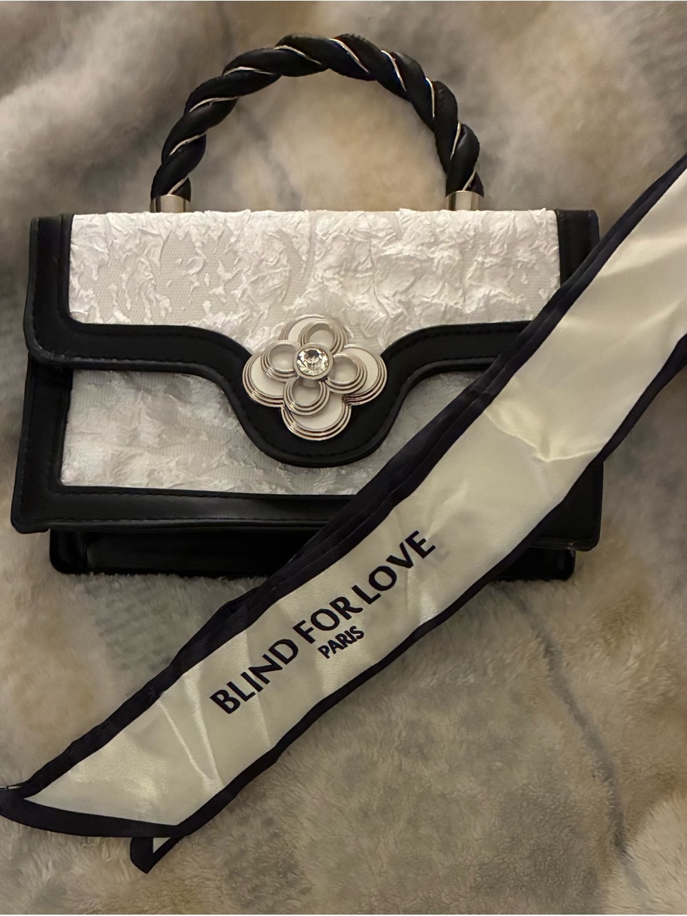N w/o T OKPTA Black/White Top-Handle Bag w/fidget spinner clasp/optional strap